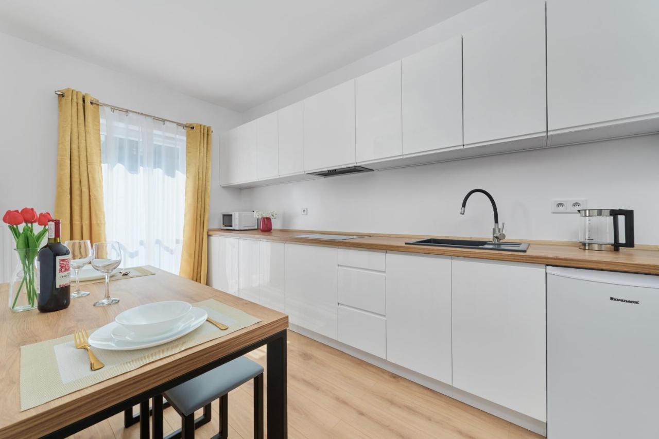 Modern Elegance With Ac By Renters Wrocław