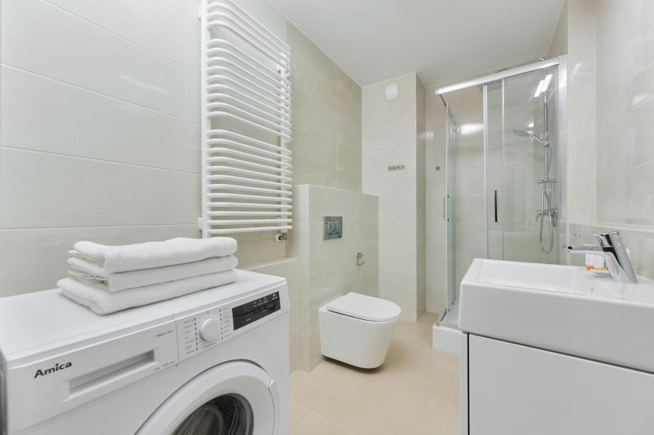 Modern Elegance With Ac By Renters Apartament *