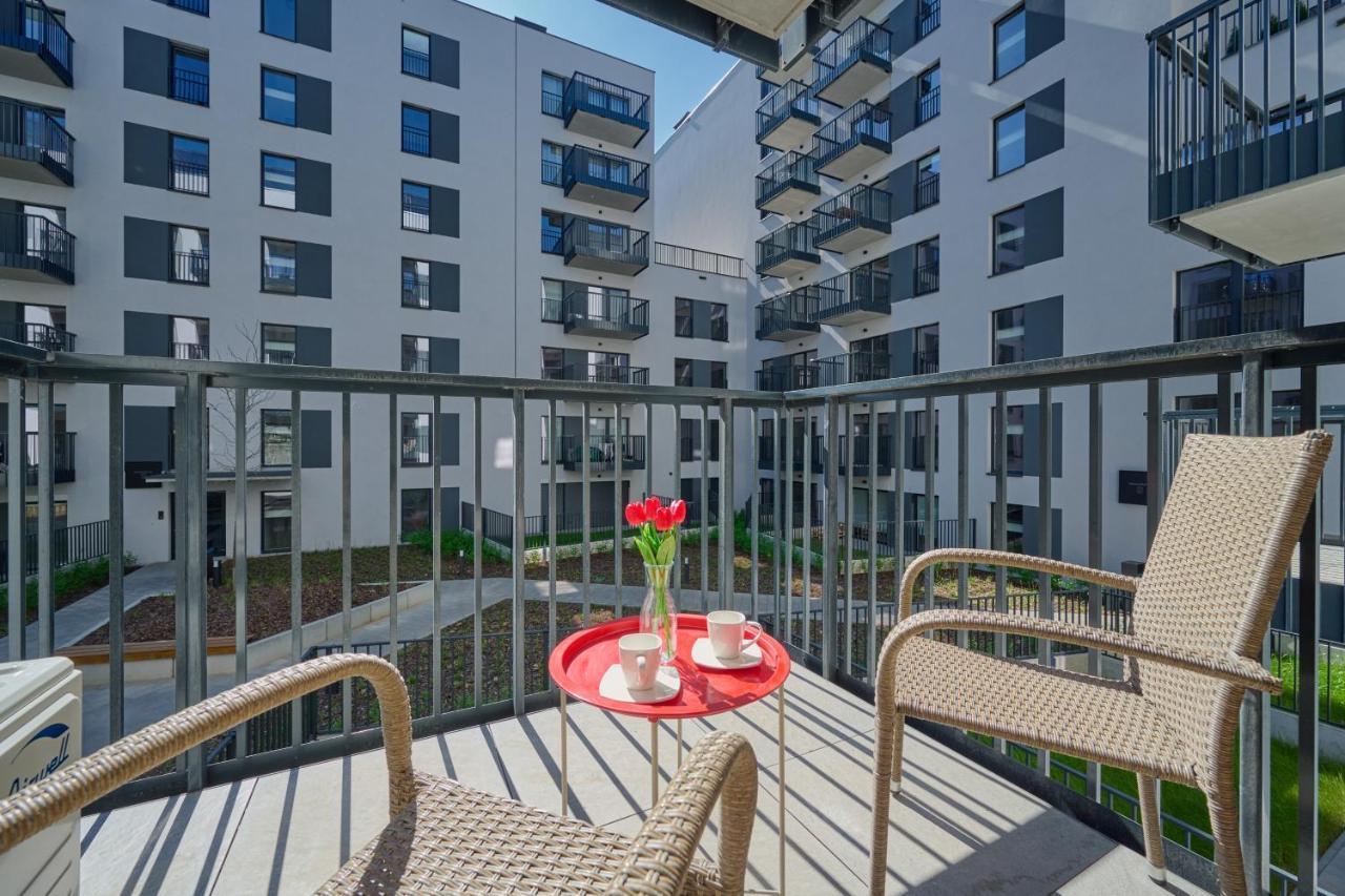 Modern Elegance With Ac By Renters Wrocław